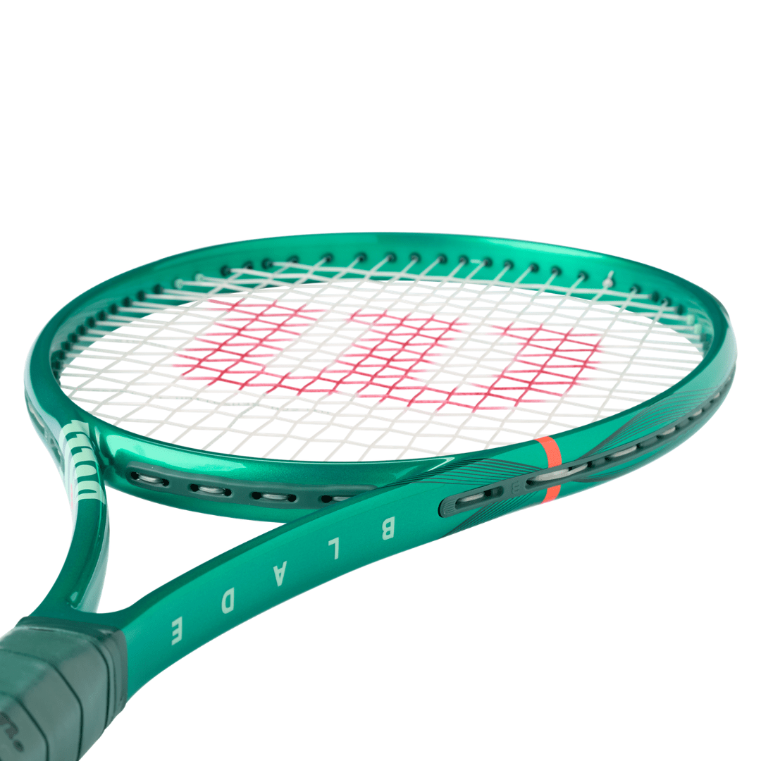 Wilson Blade 98 v10 305g (16x19) tennis racket