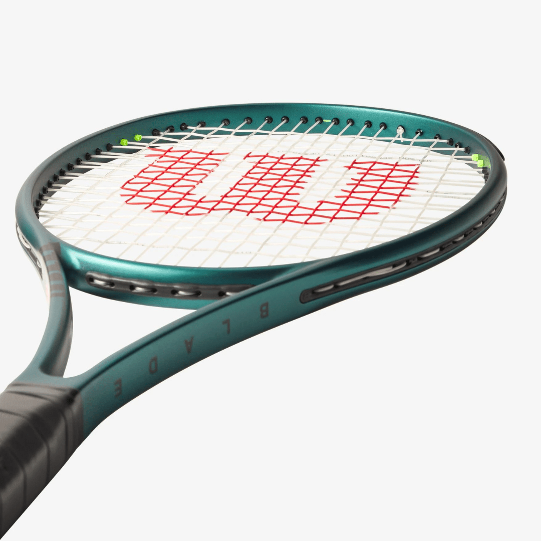 Wilson Blade 98 v9 305g (16x19) tennis racket